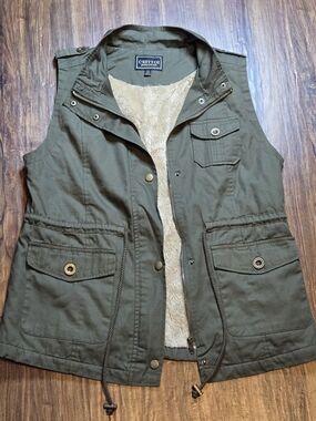 C'esttoi Olive Green Quilted-Look Utility Vest with Faux Fur Lining